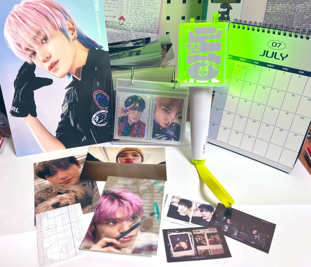 hyuN0606_'s tweet photo. 2024 TAEYONG CONCERT <TY TRACK>

태용 솔로콘서트에서 나눔합니다! 🌹

• 날짜 : 2/24~25
• 인증 : #RT + 타래에 적어놓은 인증 수단 중 택 1
• 장소와 시간은 당일날 타래에 공지 예정

물품 및 수량은 타래에 자세한 사항 적어놓겠습니다! https://t.co/gQkEnK3YN4