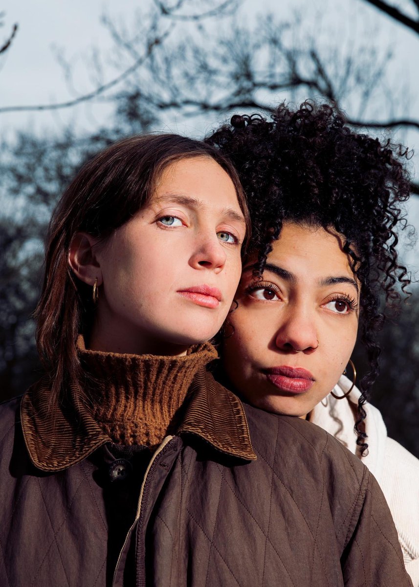 TheaterNadeDam's tweet photo. Roziena Salihu en Momo Samwel maken GETUIGENIS voor en met Theater Na de Dam, waarin ze het morele kompas van de kijker op de proef stellen als een oorlogsmisdadiger en journalist met elkaar in gesprek gaan. Op 2-4 mei te zien in @FrascatiTheater
Info: https://t.co/XvyW6baxbe https://t.co/tU7TFnwQHW