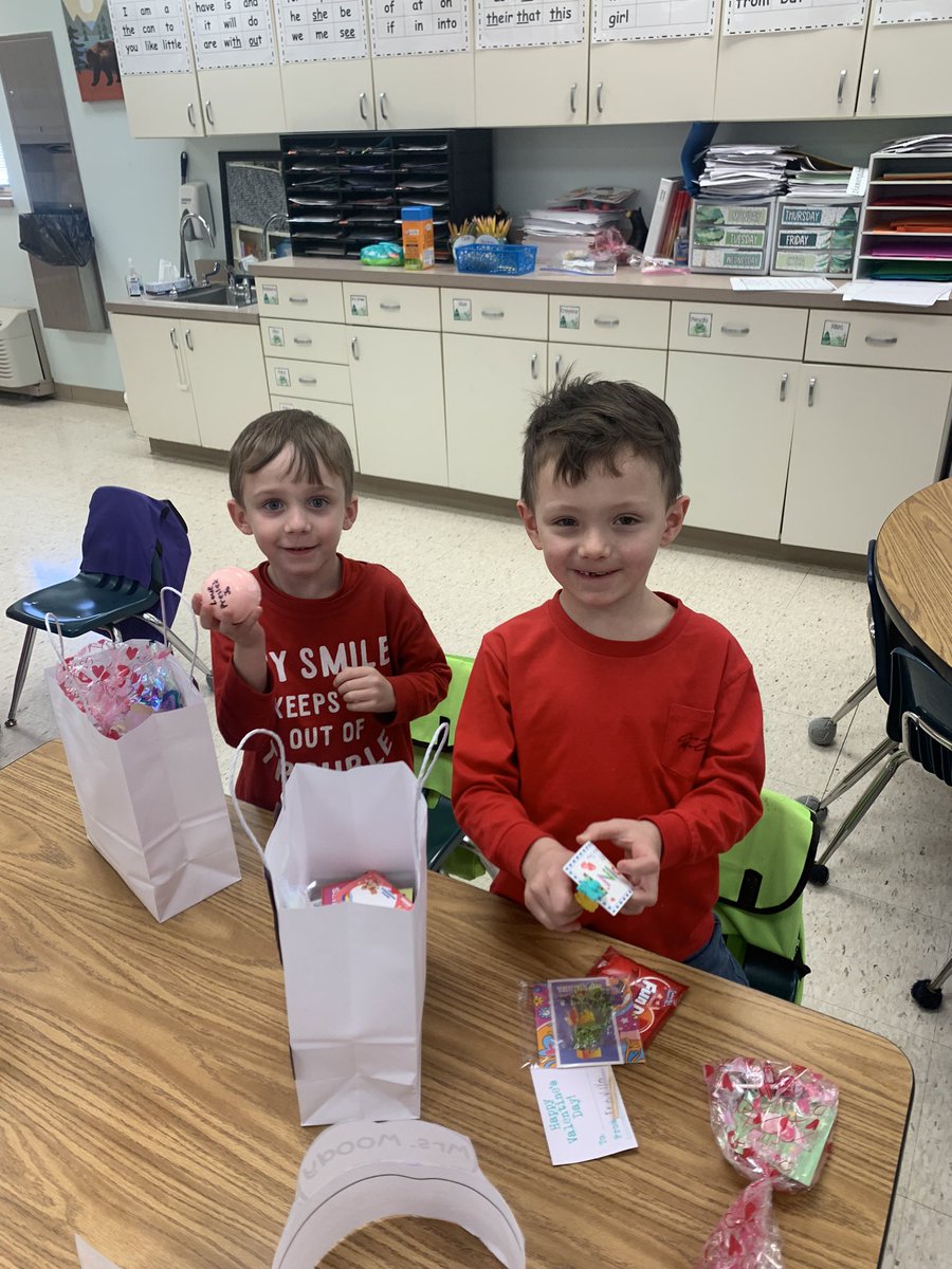 CCPSBears's tweet photo. Happy Valentine’s Day! https://t.co/ab6xykHVei