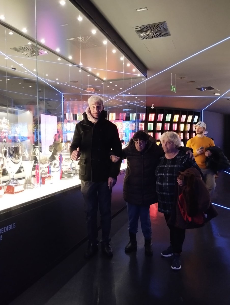 FAtendis's tweet image. 🤩 Els companys de la Llar-Residència #Jacquard han visitat el Museu del Barça aquest cap de setmana.

🔵🔴 Ara ens toca esperar que acabin la remodelació del Camp Nou per podar anar a veure el primer equip!

#SomAtendis