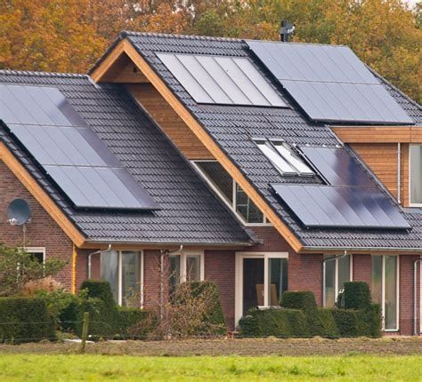 BA_Insurance's tweet image. 20,000 households installed solar panels every month of last year,  Are your clients aware of the insurance implications?  Here's a helpful two minute read on what to consider: buff.ly/3OKlgZP