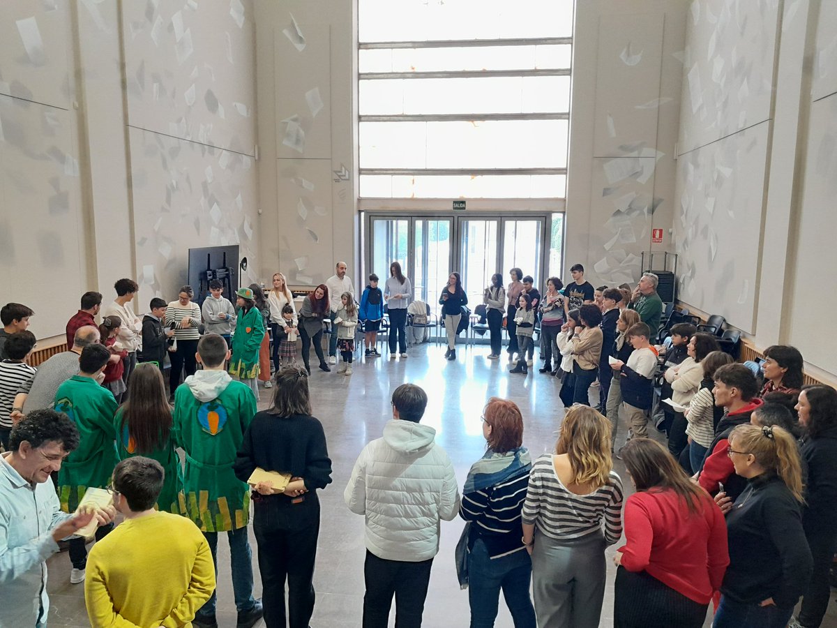 Hoy nos reunimos centros educativos de toda La Rioja, tanto docentes como alumnado. Ambos grupos van a descubrir a lo largo de hoy formas de educomunicar y motivar dentro del proyecto CEHS ¡Vamos a ello!
#sostenibilidad #CEHS #educomunicacion 
 <a href="/revolucio_verda/">La revolució verda</a>