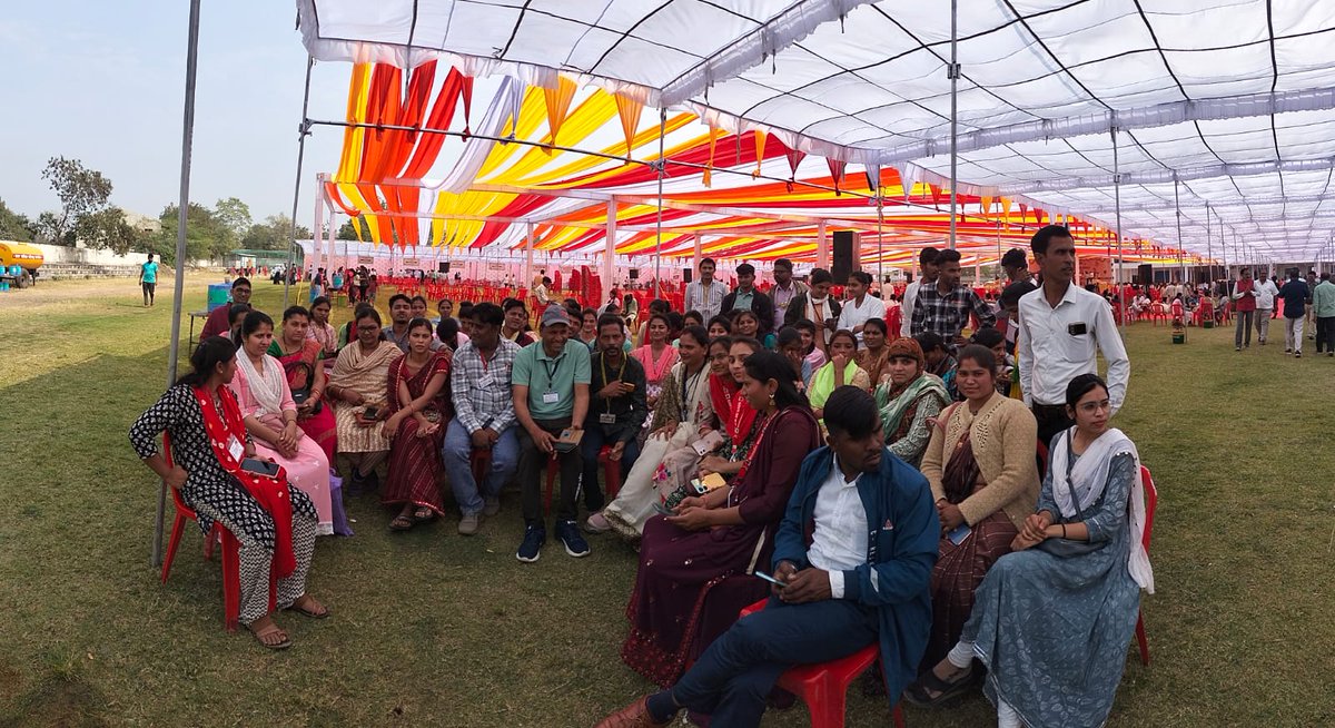 VijayJa9055119's tweet photo. आज खरगोन मे  पेसा मोबेलाइजरो ने रक्त दान किया,  राज्यपाल ओर संसद  से अपनी मांगे को लेकर ग्यापन दिया https://t.co/jIjjLnOWgv