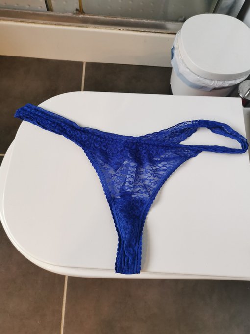 Beautiful, dirty, royal blue thong. 50 quid including UK postage 😍 https://t.co/i2ZCC9qvBr