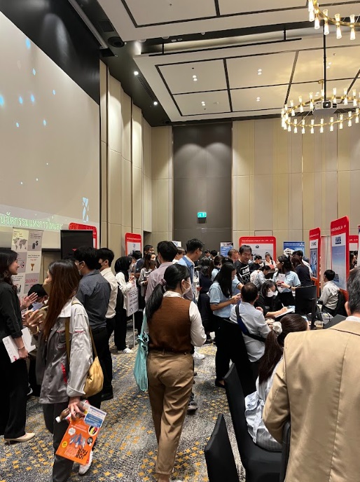 JOBINTHAI's tweet photo. เริ่มแล้ววันนี้‼️ กับงาน Japan Job Fair 2024 

ทางเราเก็บภาพบรรยากาศภายในงานมาฝากค่ะ🥰🥰

ยังมีเวลาพรุ่งนี้อีกวันนะคะ📢

พบกันในงาน Japan Job Fair 2024 (16-17 กุมภาพันธ์ 2567)
📷 เวลา 10:30-18:00 น.
📷 ห้อง Grand Chambray ชั้น 7 โรงแรม Avani Sukhumvit (BTS สถานีอ่อนนุช ทางออก 3) https://t.co/V9Ws8oql4t