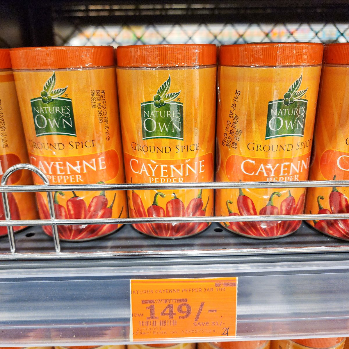naivas_kenya's tweet photo. This weekend shtua neighbours na aroma😋 wamezoea kwa hoteli. Yaani wakipanda stairs wanataka kujua ni 🤔kwa nani kunanukia! Fika🏃🏽‍♀️ Naivas leo uchangamkie spices now on offer! Ni gani hapa umezoea na ni gani bado hujawahi try?

#TheNaivasLoveLanguage ✓