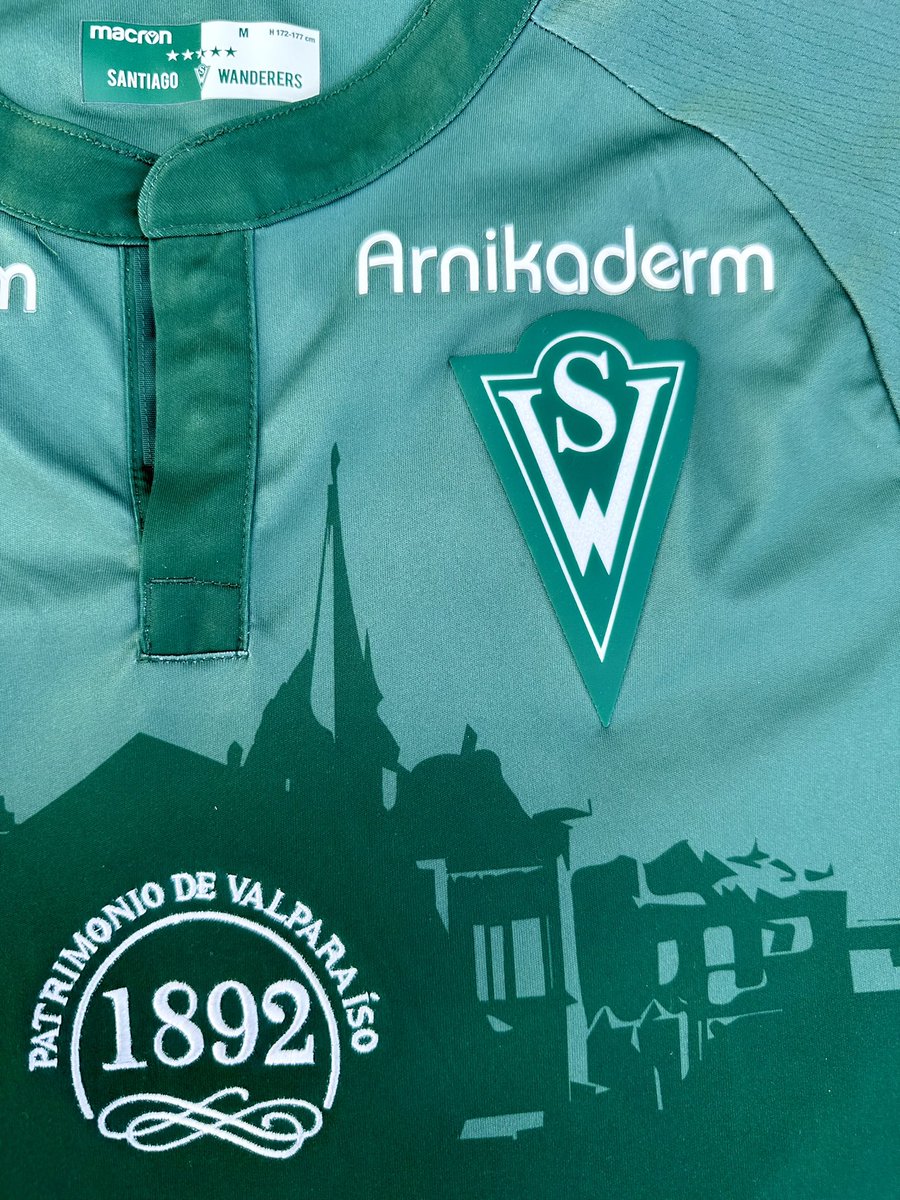 Carlos_Albach's tweet photo. ★ Club de Deportes Santiago Wanderers ★
@swanderers 2021 home kit by @MacronSports
#Chile #Valparaiso #Caturros #Decano https://t.co/LodrDgWixD