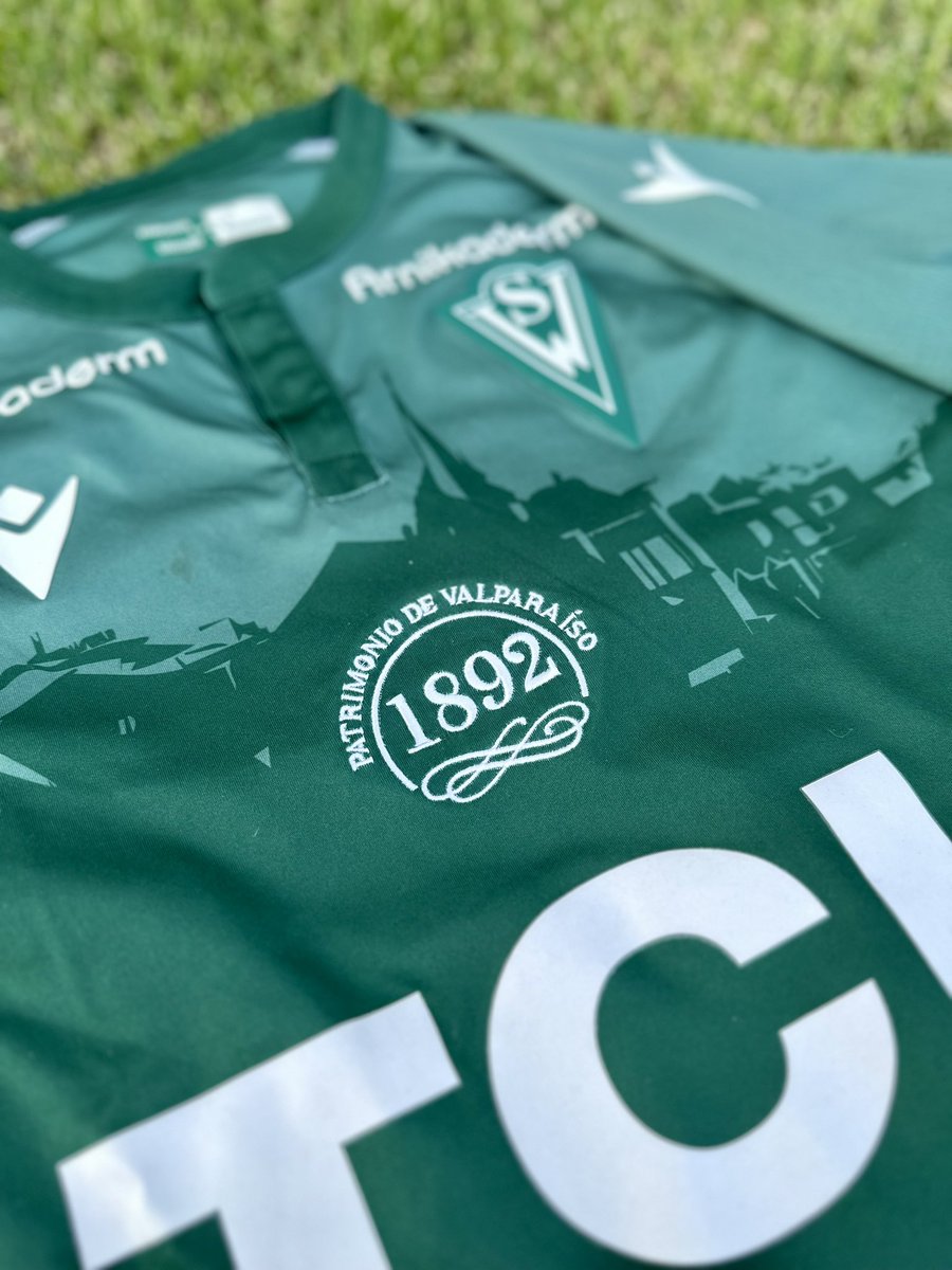 Carlos_Albach's tweet photo. ★ Club de Deportes Santiago Wanderers ★
@swanderers 2021 home kit by @MacronSports
#Chile #Valparaiso #Caturros #Decano https://t.co/LodrDgWixD