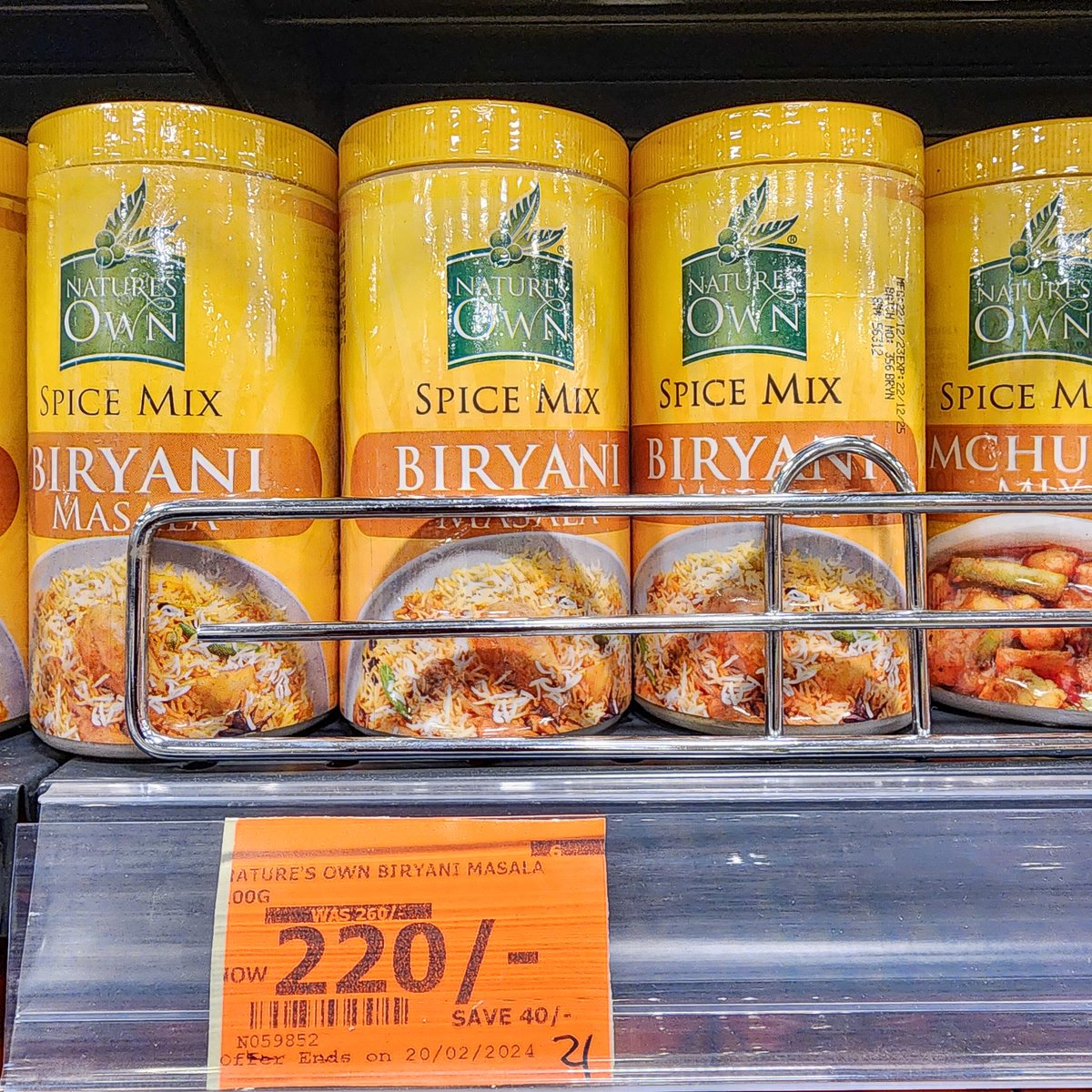 naivas_kenya's tweet photo. This weekend shtua neighbours na aroma😋 wamezoea kwa hoteli. Yaani wakipanda stairs wanataka kujua ni 🤔kwa nani kunanukia! Fika🏃🏽‍♀️ Naivas leo uchangamkie spices now on offer! Ni gani hapa umezoea na ni gani bado hujawahi try?

#TheNaivasLoveLanguage ✓