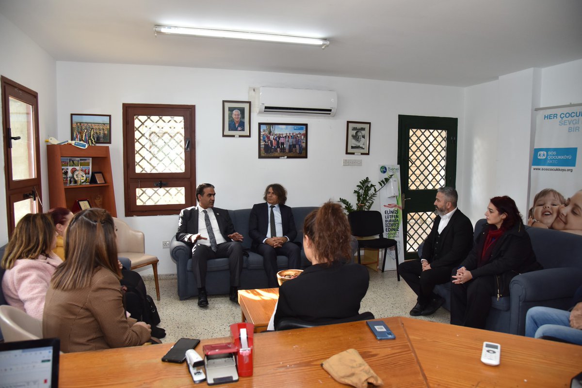 CSGBPR's tweet photo. Çalışma ve Sosyal  Güvenlik Bakanı Sadık Gardiyanoğlu SOS Çocuk Köyü’nü ziyaret etti. 
Bakan Gardiyanoğlu’na ziyaretinde Bakanlık Müsteşarı Serkan İlseven,Sosyal Hizmetler Dairesi Müdürü Alev Ecevit eşlik etti.@CocukSOS https://t.co/XNvUlWoSPu