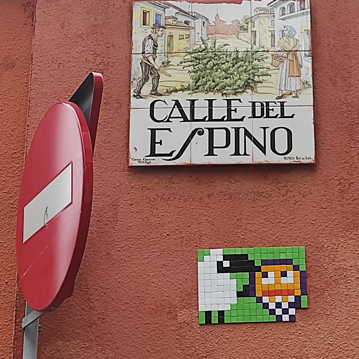xlavapies's tweet photo. Amistades artísticas en #Lavapies... #BasquetofNean + #Inopia #arteurbano #StreetArt #streetartmadrid https://t.co/LiyfPIM0EY