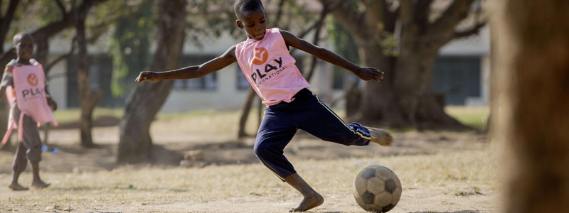 Dans notre newsletter : 🇹🇷Turquie : Reconstruire à long terme ⚽Football : Le rôle social et économique de ce sport en Afrique 💶L'#EconomieAfricaine : Les défis de la dette 💬Arnaud Assoumani : Témoignage des bienfaits du sport pour les jeunes 🔎bit.ly/49fAlLi