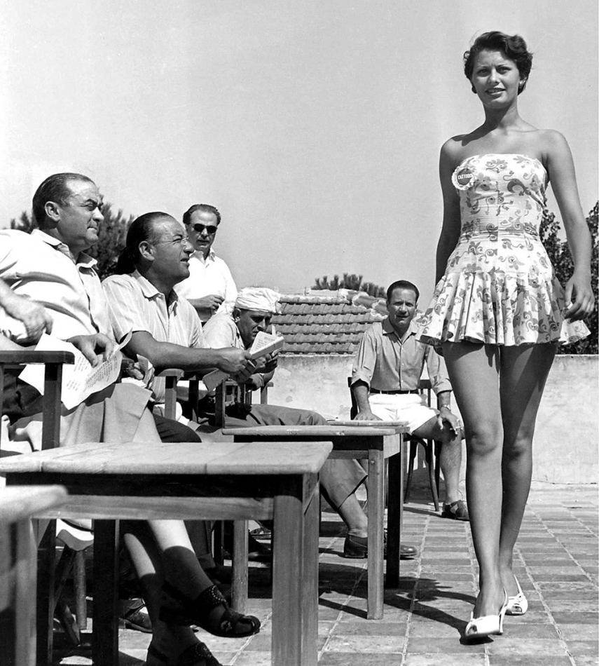 Anna Maria Bugliari won the Miss Italia 1950 beauty contest while sixteen-year-old Sofia Scicolone placed fourth with the title of Miss Elegance. This was the beginning of the incredible career of Sofia Scicolone aka Sophia Loren
#SophiaLoren #MissItalia #AnnaMariaBugliari