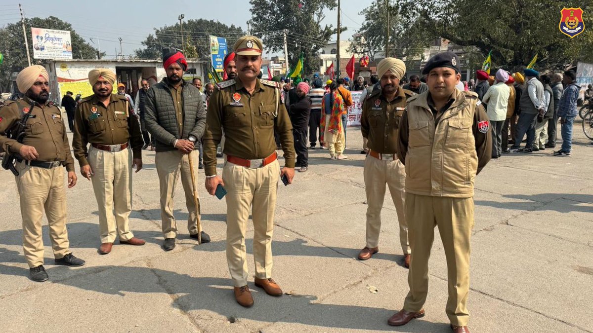 KhannaPolice's tweet photo. GOs and SHOs of Khanna Police monitored the security arrangements made across the district in view of #Bharat Bandh and also passed necessary directions to the deployed police personnel to maintain law & order situation stable & peaceful.
#YourSafetyOurPriority
#SecurityChecked https://t.co/hhV9H5W8Re