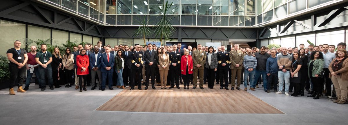 Sainsel_'s tweet photo. Queremos dar las gracias a la SEDEF @AmparoValcarce1, resto de autoridades militares y civiles, accionistas y empresas que nos acompañaron esta semana en una visita a nuestras nuevas instalaciones.
@Armada_esp @EjercitoTierra @NavantiaOficial @IndraCompany @Defensagob https://t.co/CdDCywmSoq