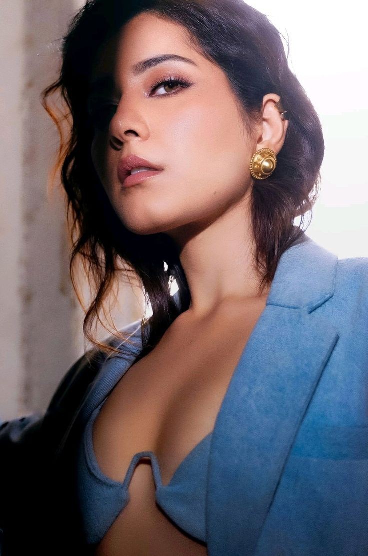 IconsCeleb's tweet photo. Raashi Khanna 💃 
#celeb #celebrity #celebrities #fashion #actress #love #hollywood #famous #model #actor #music #celebs #beauty #follow #bollywood #instagood #celebritynews #celebritystyle #style #like #instagram #beautiful #entertainment #photooftheday #photography #trending https://t.co/3qSwpud5dv