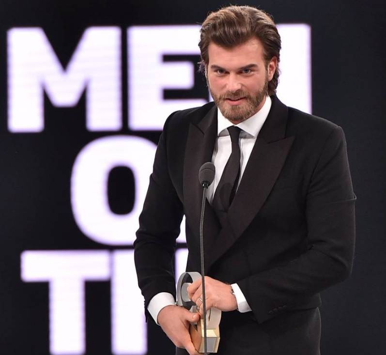 AlvinoEua's tweet photo. Kıvanç Tatlıtuğ
16 /2/ 2017  · Kıvanç Tatlıtuğ 📷 #YılınAdamı #GQ #MenOfTheYear2016 #EnİyiAktör #BestActor #MOTYGQ2016 #KivancTatlitug https://t.co/5aVkTYuxNF