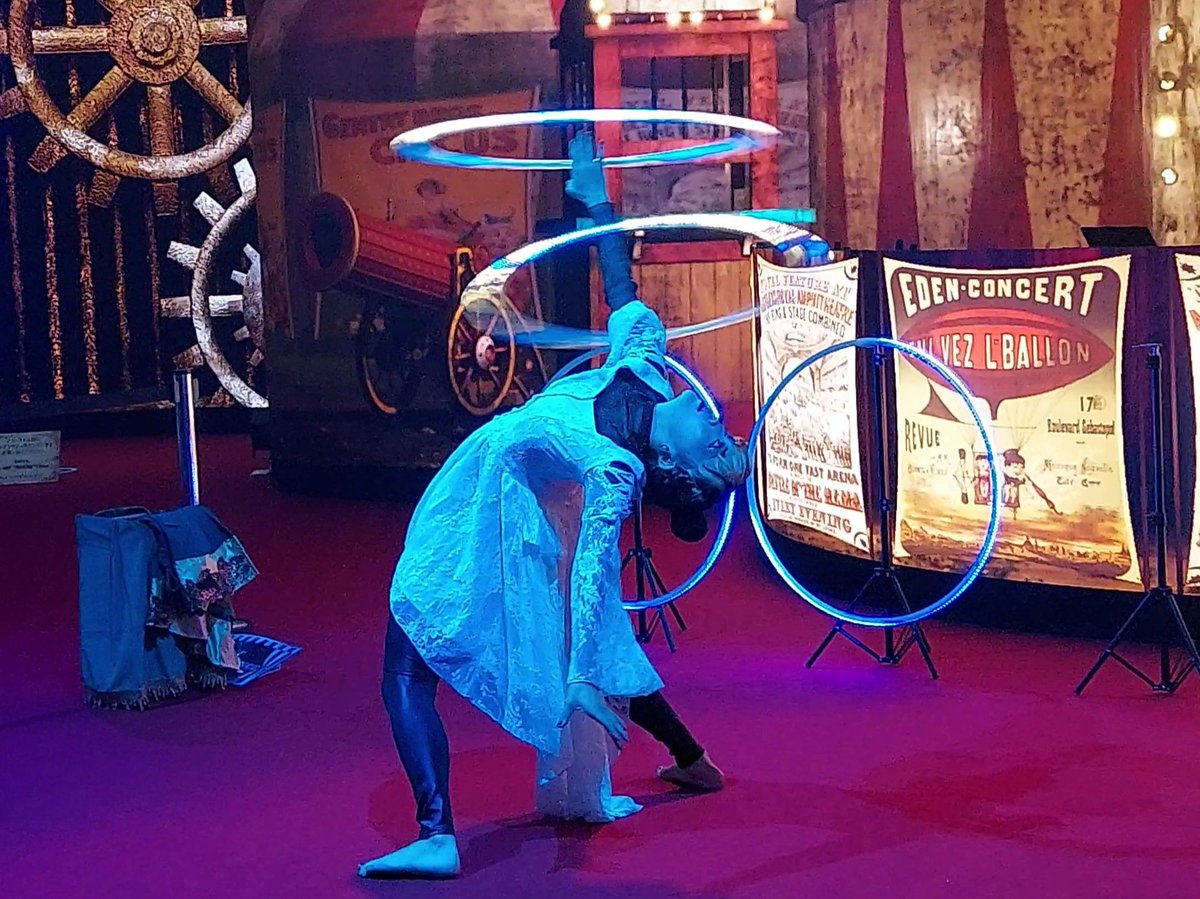 AngPongTanggg's tweet photo. 東京ビッグサイトRayさんのブースで
Fantasy Nostalgia Hoop Show
#ProLightProVisual
#Ray
#HOOPERMAEP https://t.co/ahz0yeHw35