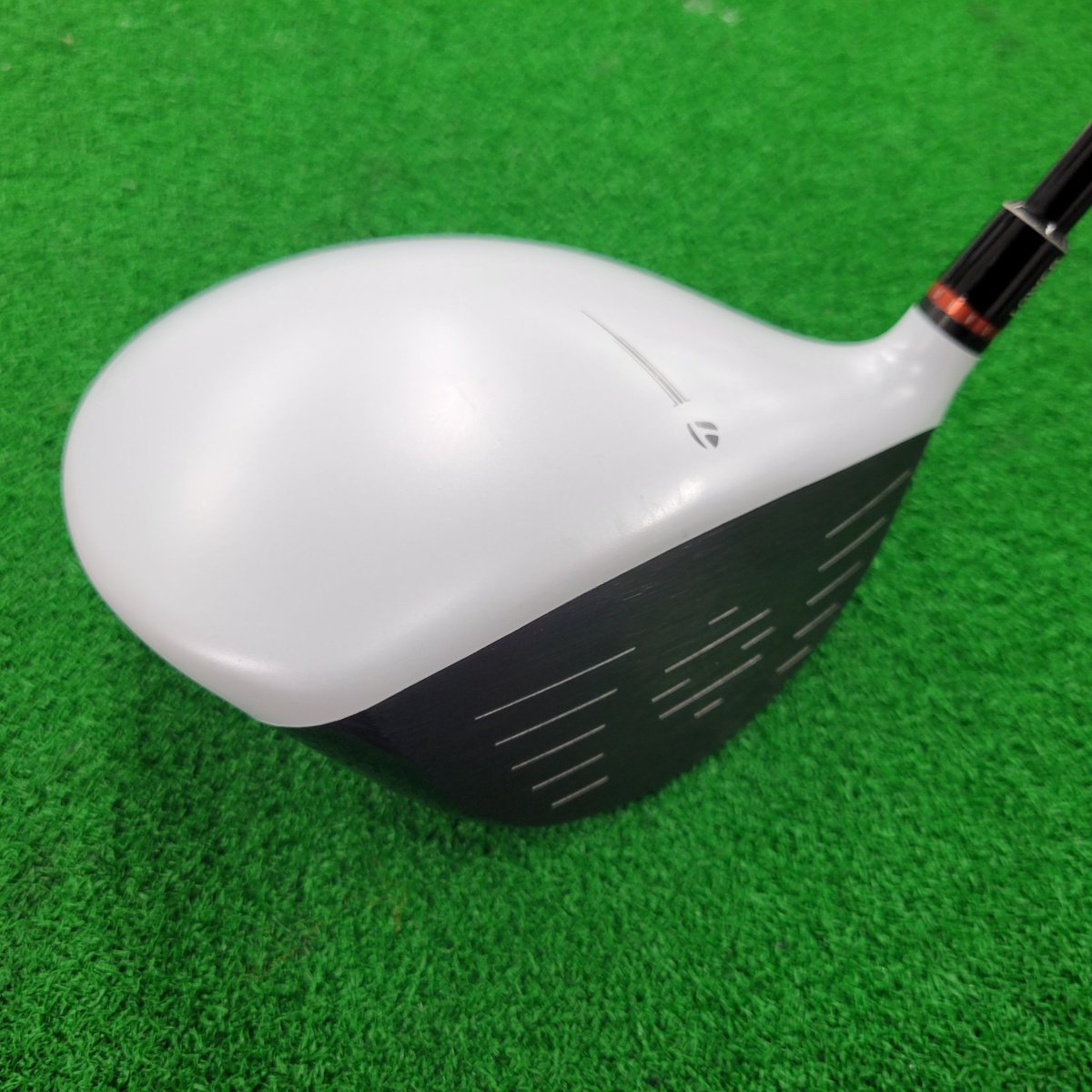 dotlinegolf's tweet photo. 美品のR15 460ドライバー入荷しました🎵
こんなにキレイな状態はもうなかなかお目にかかる事ができないかもしれませんね！
お店では試打もできますので気になる方はDMお待ちしております。
#テーラーメイド https://t.co/7P0Y1epERu