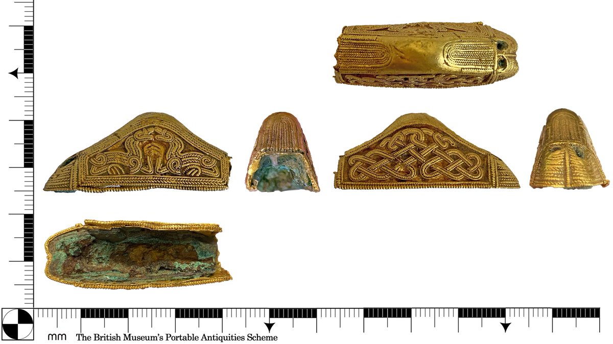 It's #FindsFriday! Here's a throwback to 2021. 2021T481, an Early Medieval gold sword pommel, dating to the 7th century. One side depicts a pair of beasts facing, the other zoomorphic entwined beasts. Found in the Harborough district of Leicestershire. finds.org.uk/database/artef…