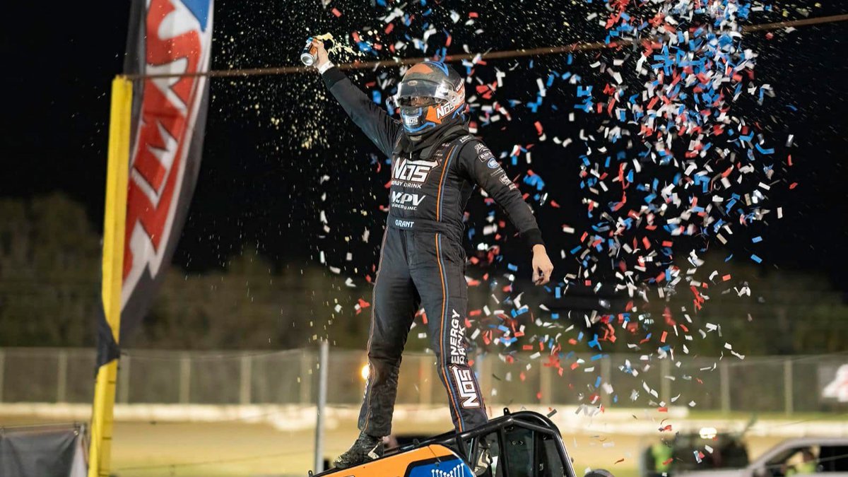 USACNation's tweet image. Lately, @JustinGrant40 has been doing all of his banking at @ocalaspeedway.

After all, it seems like the egg-shaped 3/8-mile has become his personal ATM.

On Thursday, JG collected the check &amp;amp; his 3rd straight Ocala win of the week.

𝑭𝒖𝒍𝒍 𝑺𝒕𝒐𝒓𝒚: usacracing.com/component/k2/i…