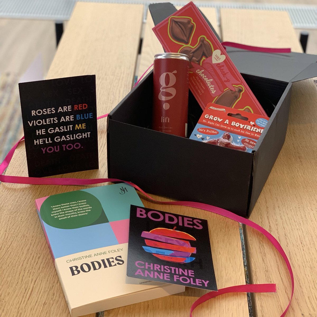 johnmurrays's tweet photo. LOVE BITES. SO BITE BACK👀❤️‍🔥🍎

We’ve been celebrating Anti-Valentine’s Day with THE ‘it girl’ book of the year, BODIES by @foleych_foley 

And just look at those goodie boxes for some lucky influencers!!🥹 https://t.co/JMnCUlymFz