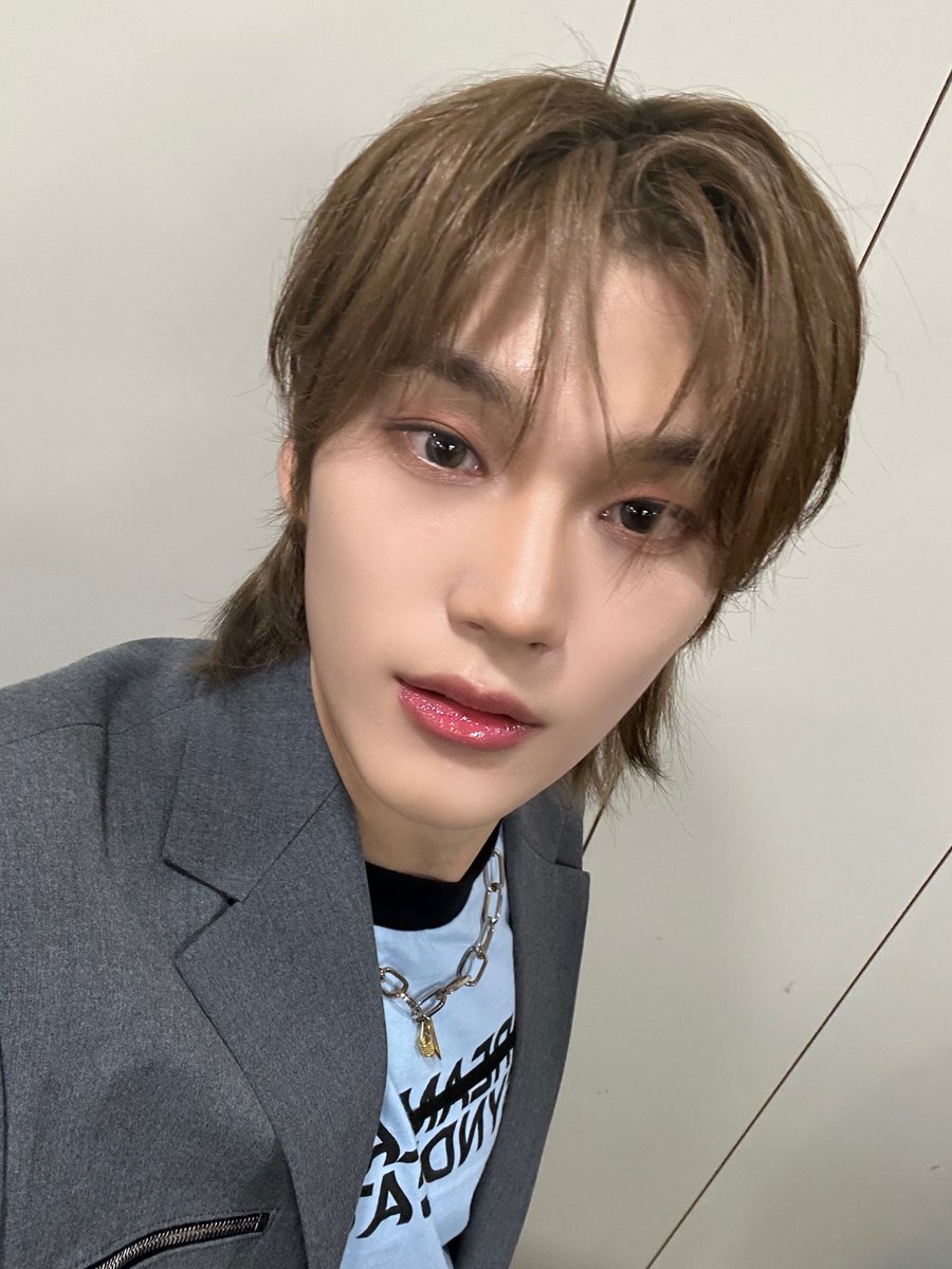 EVNNE_official's tweet photo. 엔브들~~ :) 이븐의 K.O. 무대로 엔브들의 심장을 넉 다운🤟🏻해볼게🩵
K.O. 노래 진짜 좋지??

#EVNNE #이븐
#박한빈 #PARKHANBIN https://t.co/EKb9aJG9MC