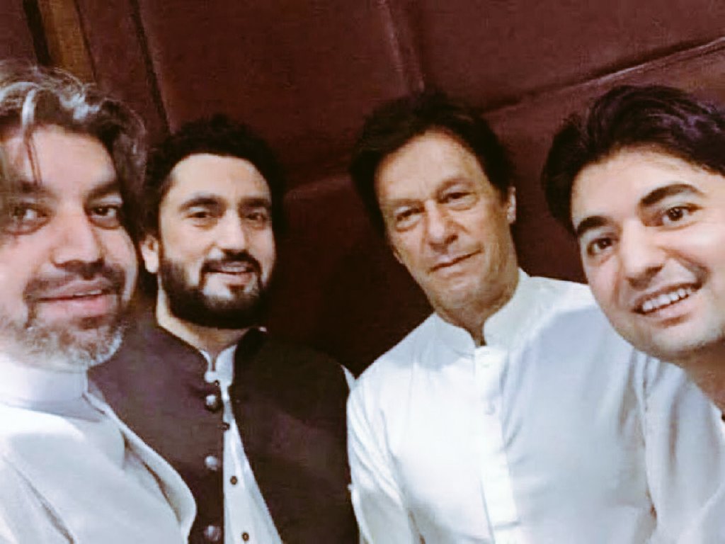 AzizBrahvi13's tweet photo. Allah in 4 ko hamesha salamat rake ameen😁
#KingIsBack https://t.co/GnZDr0t56P