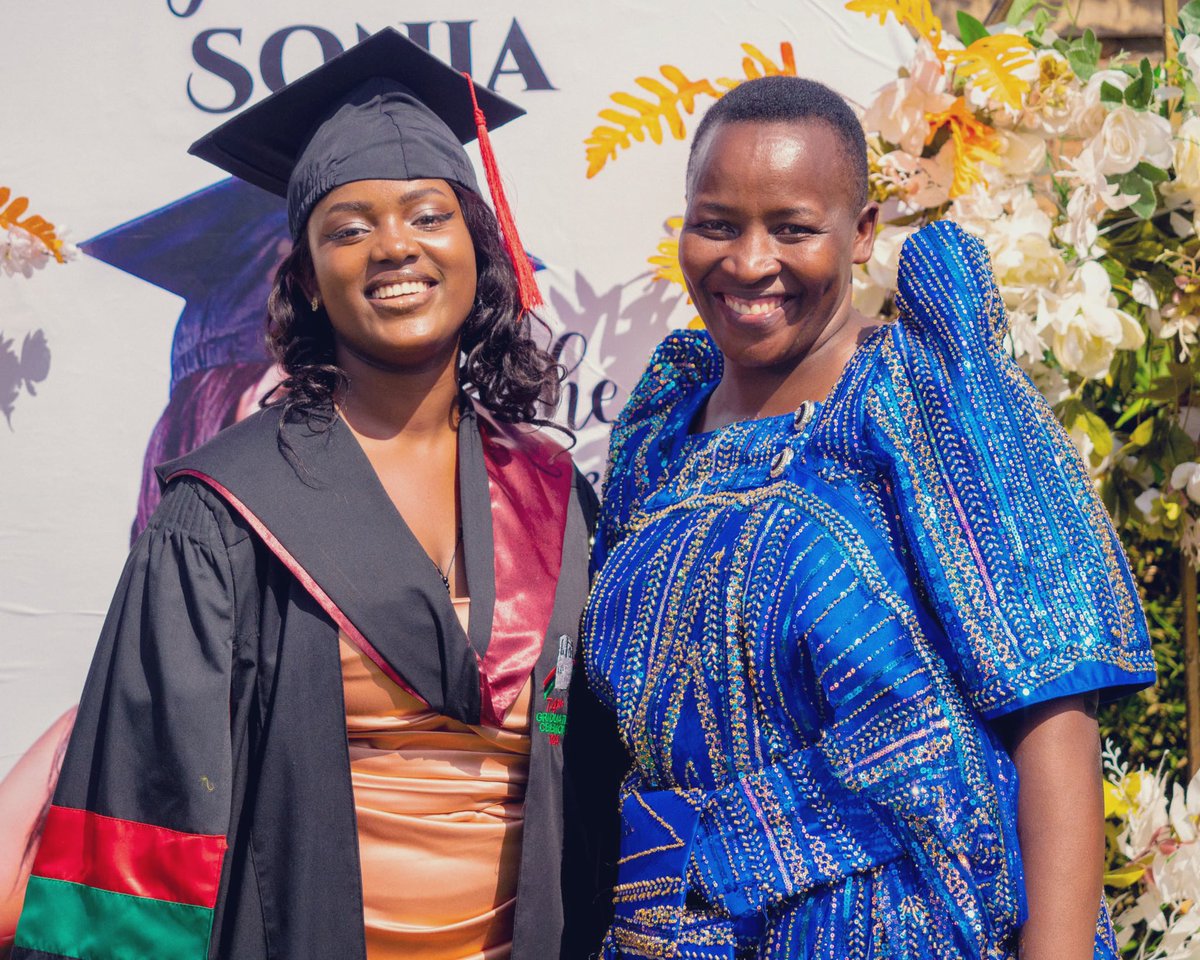 I am a strong woman because a strong woman raised me. I love you mama🖤