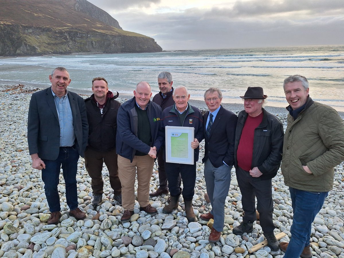 IFA President @gormanifa presenting Honorary Life Membership to Tom Fadian Achill Island this week on his visit to Co Mayo, where he attended the Mayo IFA AGM @IFAmedia @themayonews @thecontel @WesternPeople @MWRfm @amyforde6 #EnoughIsEnough