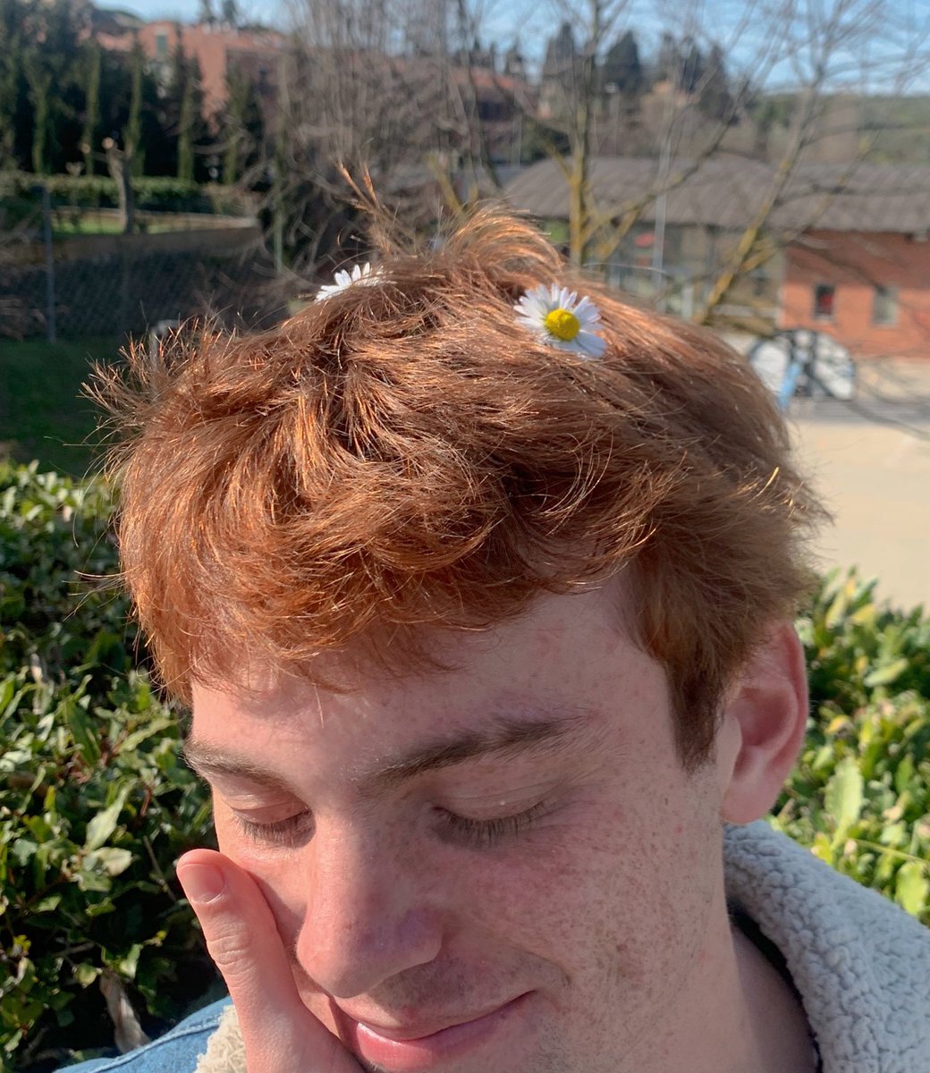 ryuseith's tweet image. hate to admit ma quando ero piccola sognavo di avere il fidanzatino rosso con le lentiggini e ora eccoci qua