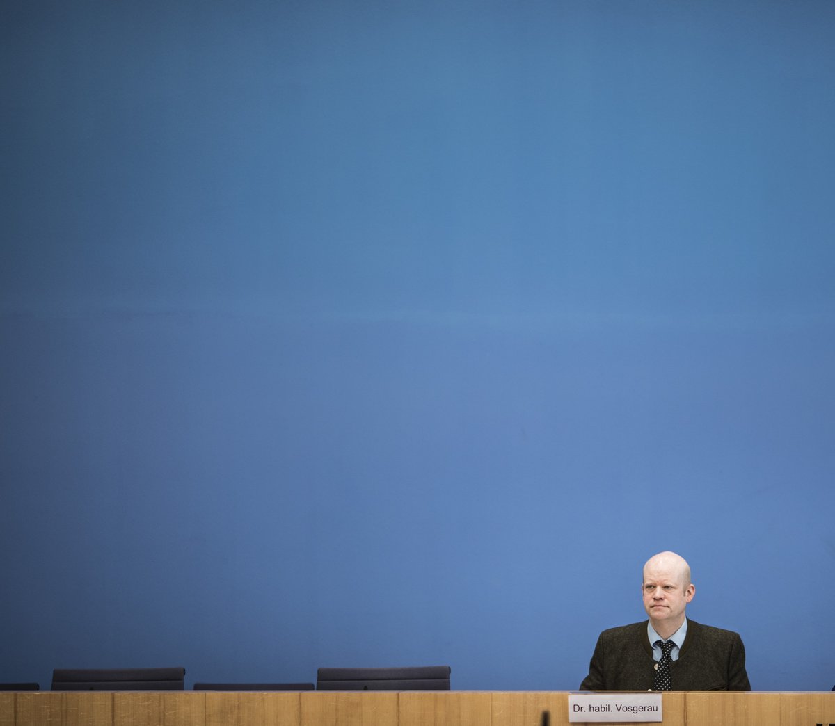 »Wer die Pressekonferenz von Nancy Faeser (SPD), flankiert von Thomas Haldenwang (Bundesamt für Verfassungsschutz) und Holger Münch (BKA) gesehen hat, der hat – um mit Adenauer zu sprechen – in einen Abgrund von Landesverrat geblickt. Denn das Bundesministerium des Innern plant
