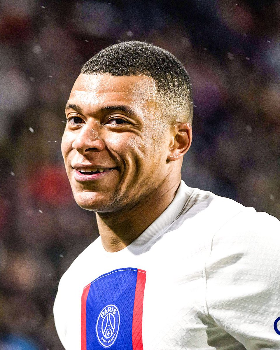 FabrizioRomano's tweet image. 🚨🌬️ Kylian Mbappé didn’t mention any detail on his future club to teammates at PSG during today’s speech…

…but in both Paris Saint-Germain and Real Madrid dressing rooms, feeling around players is clear: Mbappé will finally join Real in the summer.