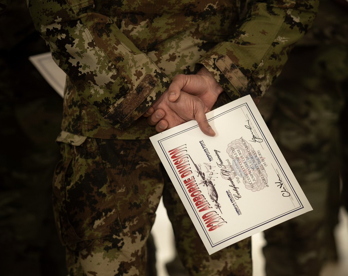 173rdAbnBde's tweet photo. #FeatureFriday 🪂

Congratulations to our newest #JumpMasters on their accomplishment of graduating from the U.S. Army Jumpmaster School! 

@usarmy 📸 by Sgt. Jose Lora &amp; Sgt. Mariah Y. Gonzalez

#SkySoldiers #StrongerTogether https://t.co/7jYKiBDfjH