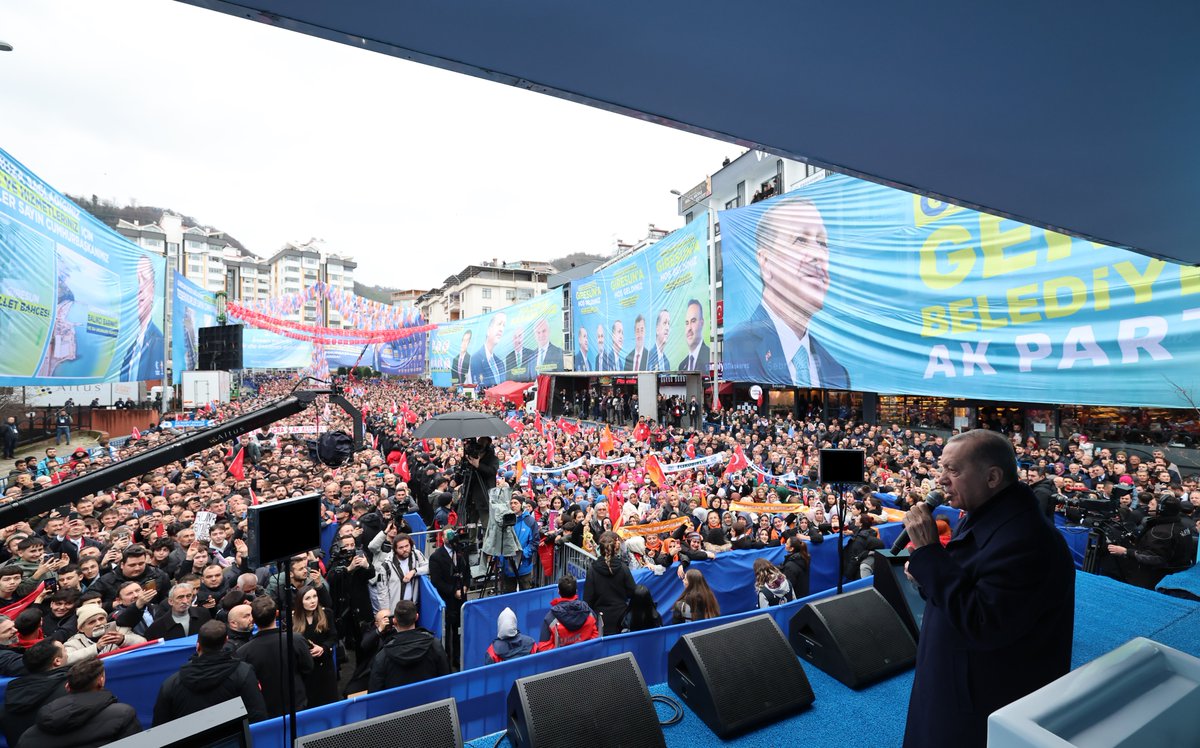 RTErdogan's tweet photo. Rabbimin müstesna bir mücevher gibi Karadeniz’in gerdanına kondurduğu güzeller güzeli Giresun… Teşekkürler Giresun! 🇹🇷 https://t.co/gNzcOdHNMO