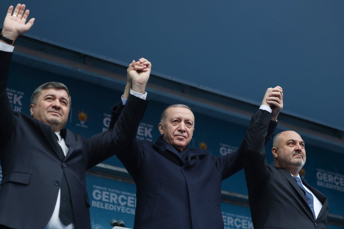 RTErdogan's tweet photo. Rabbimin müstesna bir mücevher gibi Karadeniz’in gerdanına kondurduğu güzeller güzeli Giresun… Teşekkürler Giresun! 🇹🇷 https://t.co/gNzcOdHNMO