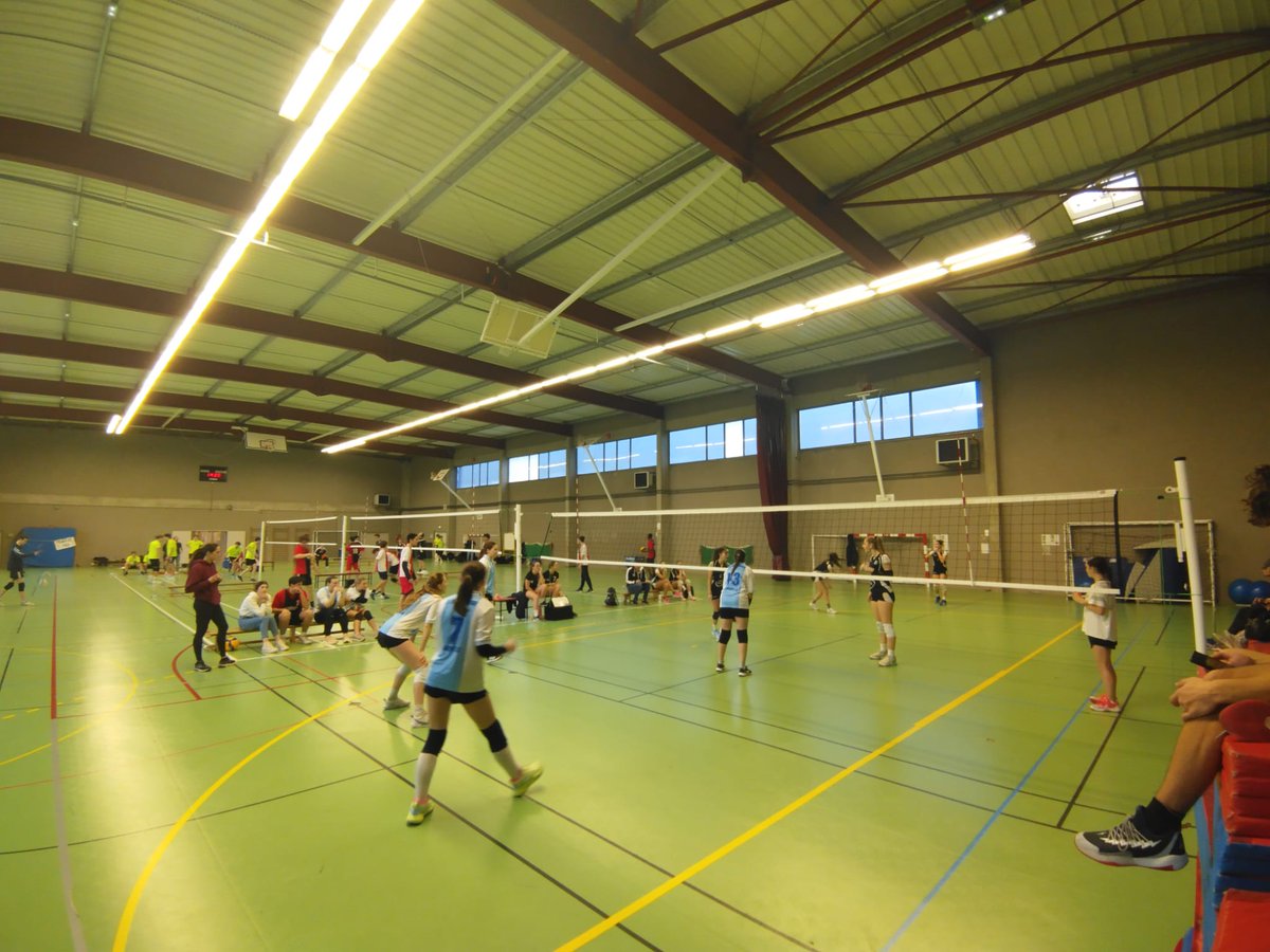 UGSELGrandEst's tweet photo. ⚽️🏀🏉🏐Retour sur les finales sports co lycée qui ont eu lieu ce mercredi à Thionville ! 350 jeunes de notre territoire @regiongrandest ont tenté de décrocher un ticket pour les nationaux  2024 ! @LaurentHoppe @VilleThionville @pepanier @marechalgui @Franck_LEROY_ @MoselleCD57 https://t.co/ewGOZLeyIq