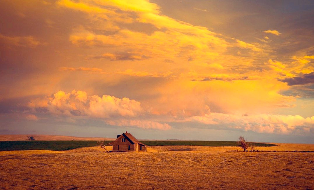 Supervike13's tweet image. An abandoned home in the plains. #rowcase #photooftheday #landscapephotography