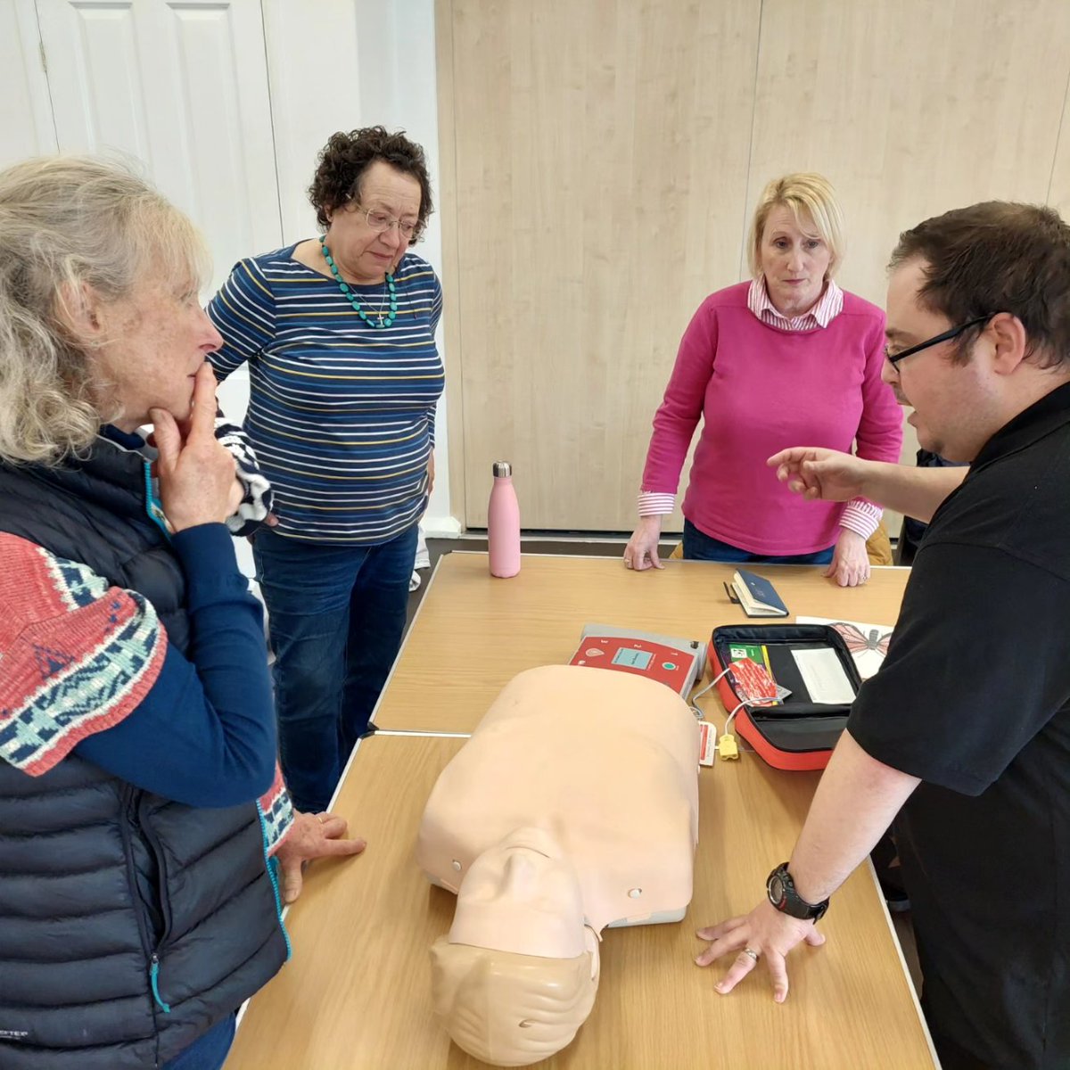 Yesterday, volunteers from across @SuffolkFamilies took part in a First Aid Awareness session at Hillside Community Centre @StowmarketTC. We offer free training to all volunteers @SuffolkFamilies. If you'd like to find out more about volunteer opportunities, please get in touch!