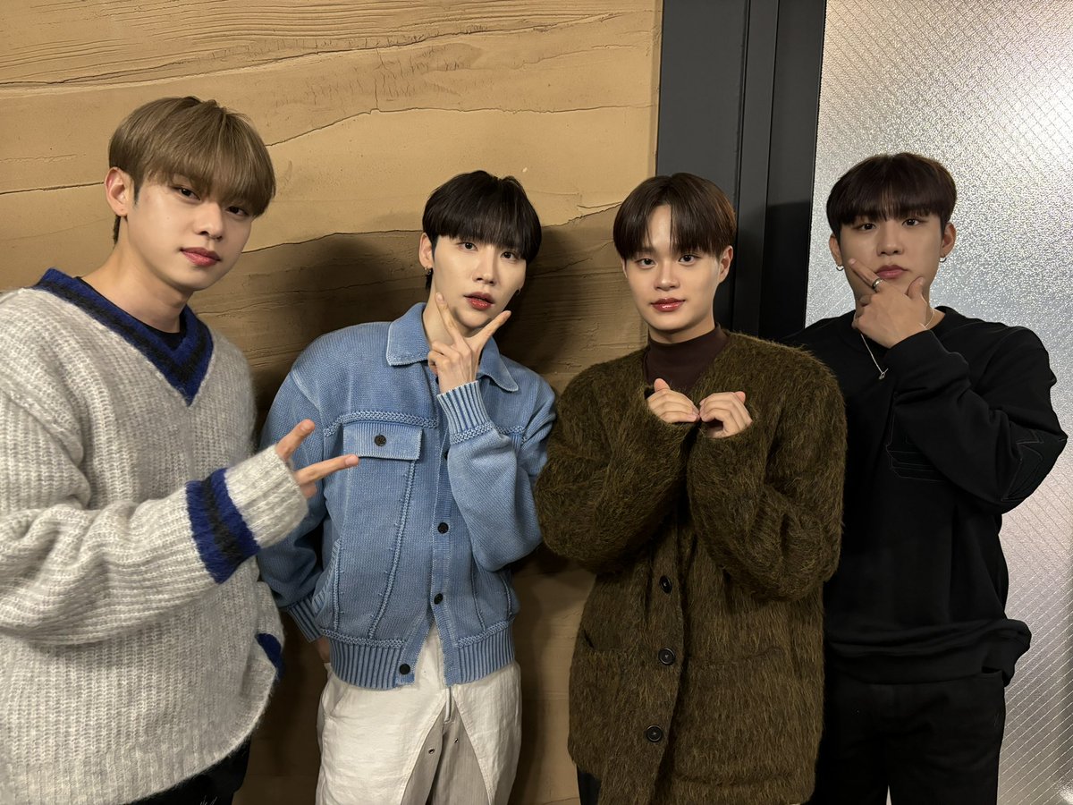 AB6IX's tweet photo. [📷]
240216 팬사인회
ABNEW와 함께한 즐거운 금요일 🎵✨
팬사인회 찾아와주신 여러분 감사합니다🫶
내일 만나요 🐹🐿️🐦🦦💗

#AB6IX #에이비식스
#THE_FUTURE_IS_OURS #FOUND
#GRAB_ME https://t.co/jpGncdoGGk