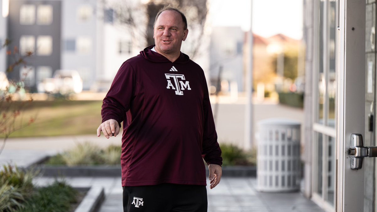 Being told Texas A&M head football coach Mike Elko will throw out the first pitch tonight at Aggie baseball’s season opener. @TexAgs | #OpeningDay