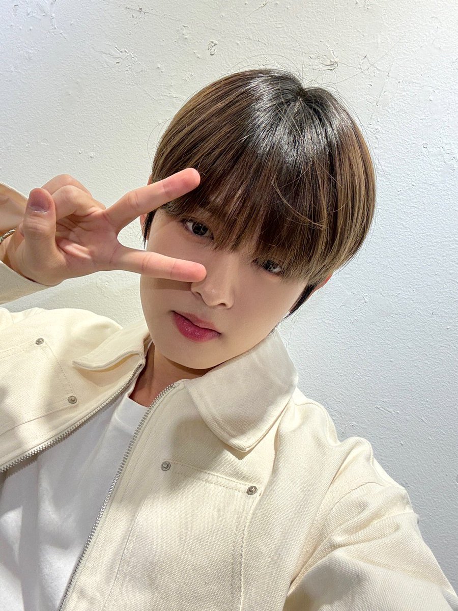 유니즈 700일 동안 함께해 줘서 고마워요~ 
앞으로도 오래오래 함께해요🥳❤️

#우노 #WOONO