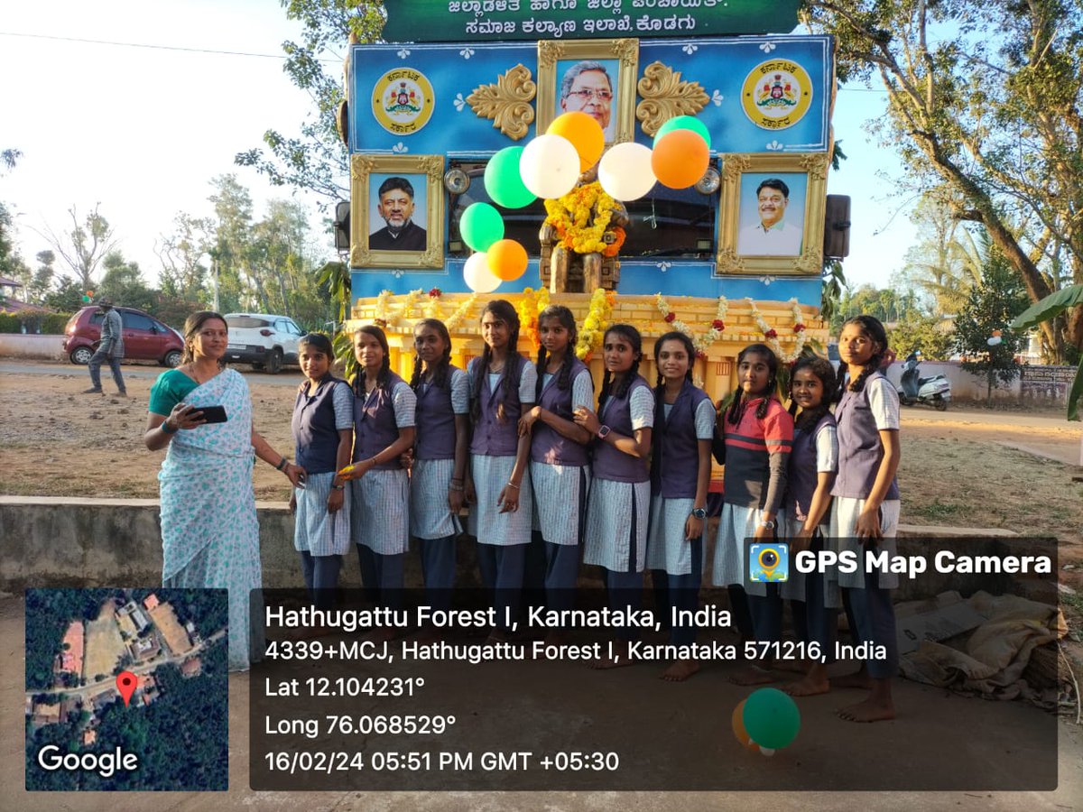 DdswdK's tweet photo. ದಿ: 16-02-2024ರ ಶುಕ್ರವಾರ ನಿಟ್ಟೂರು ಗ್ರಾ.ಪಂ ವ್ಯಾಪ್ತಿಯಲ್ಲಿ ಸಂವಿಧಾನ ಜಾಥ ಕಾರ್ಯಕ್ರಮವನ್ನು Balloon Event,Bike,Students Rally, Dance ಹಾಗೂ ವಾದ್ಯಗಳ ಮುಖಾಂತರ ಆಯೋಜನೆ ಮಾಡಿದ್ದು ನಾ��ರೀಕರು ಹೆಚ್ಚಿನ ಸಂಖ್ಯೆಯಲ್ಲಿ ನೆರೆದಿದ್ದರು.
ನಮ್ಮ ಸಂವಿಧಾನ ನಮ್ಮ ಹೆಮ್ಮೆ 

#ConstitutionAwarenessKarnataka
@ConstitutionGok https://t.co/OdekIv3bZU
