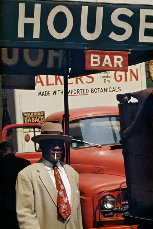 mixdevil66's tweet image. #SaulLeiter @MK_Gallery review – glorious survey of an impressionist with a camera. Leiter looked at the street life of Manhattan and beyond with precise ideals of beauty and an infectious joy
theguardian.com/artanddesign/2… #Photography