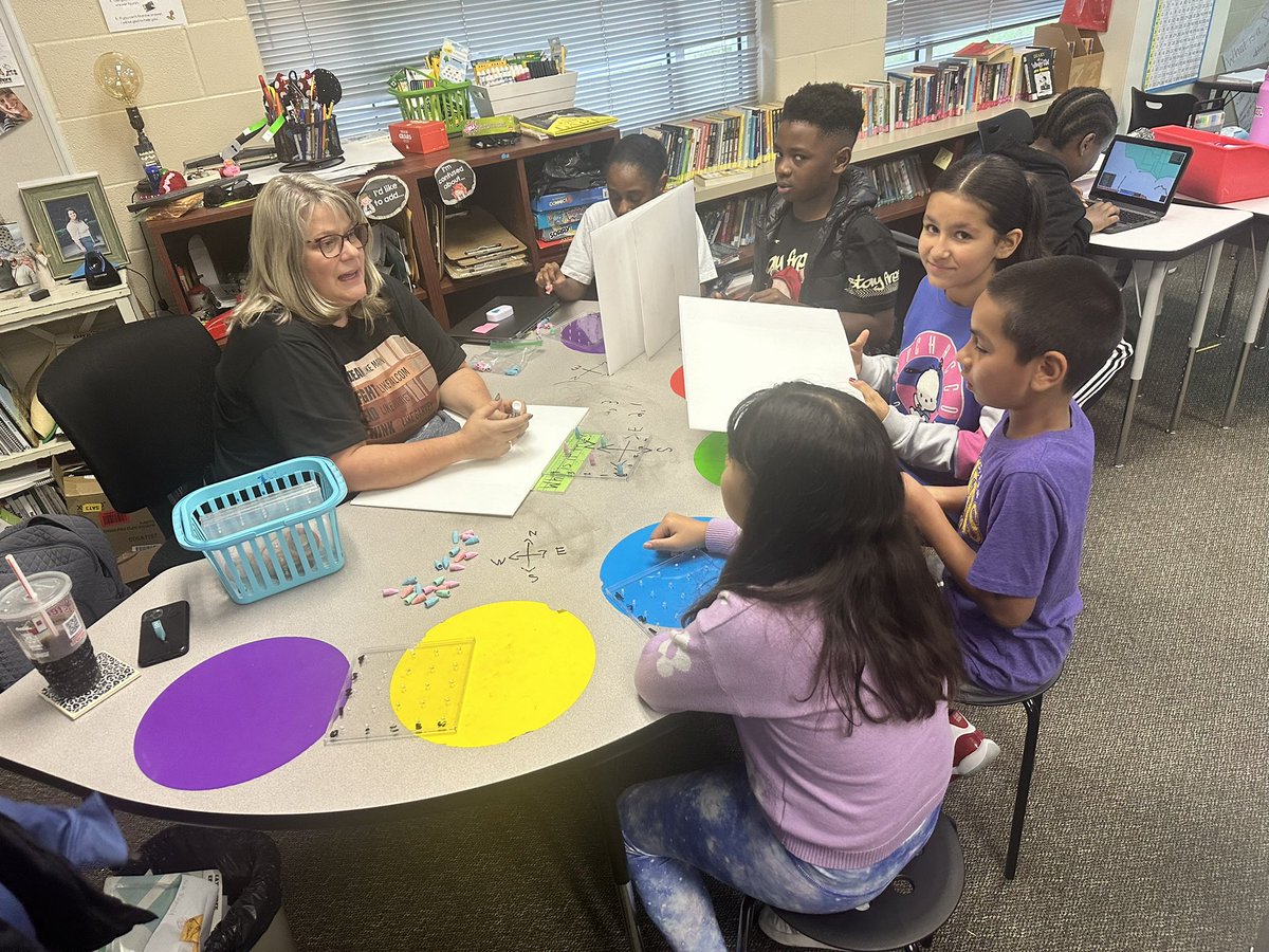Hands on scatterplot. <a href="/HallRachellek/">Rachelle Hall</a> #graphing <a href="/HumbleElemMath/">Humble ISD Elementary Math</a>