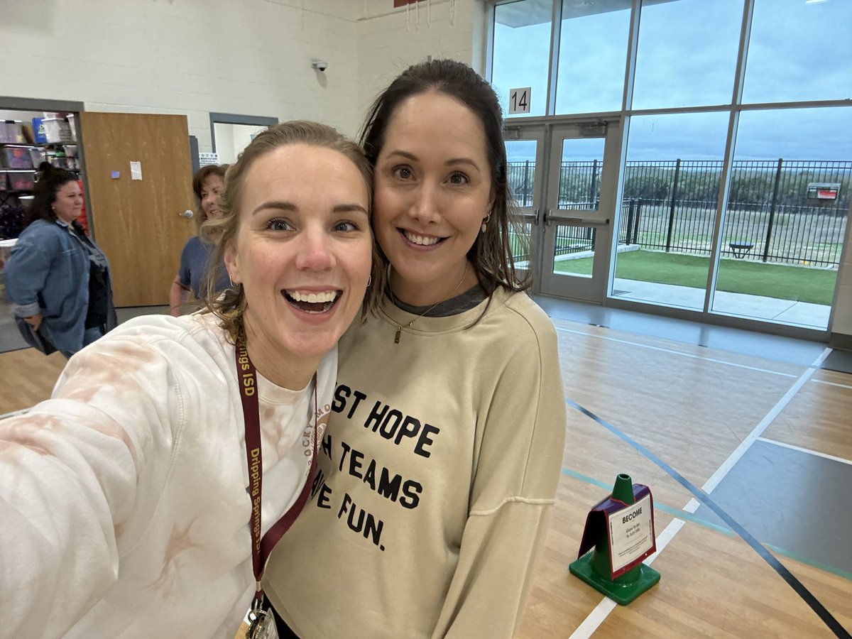 pe_overby's tweet photo. Playing selfie tag with @DrCoachArmijo and @OPENPhysEd #iamdsisd #csespower https://t.co/Mc2SOwLHLo