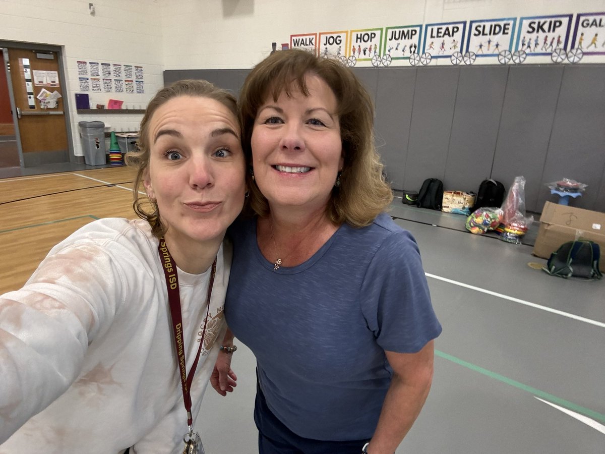 pe_overby's tweet photo. Playing selfie tag with @DrCoachArmijo and @OPENPhysEd #iamdsisd #csespower https://t.co/Mc2SOwLHLo