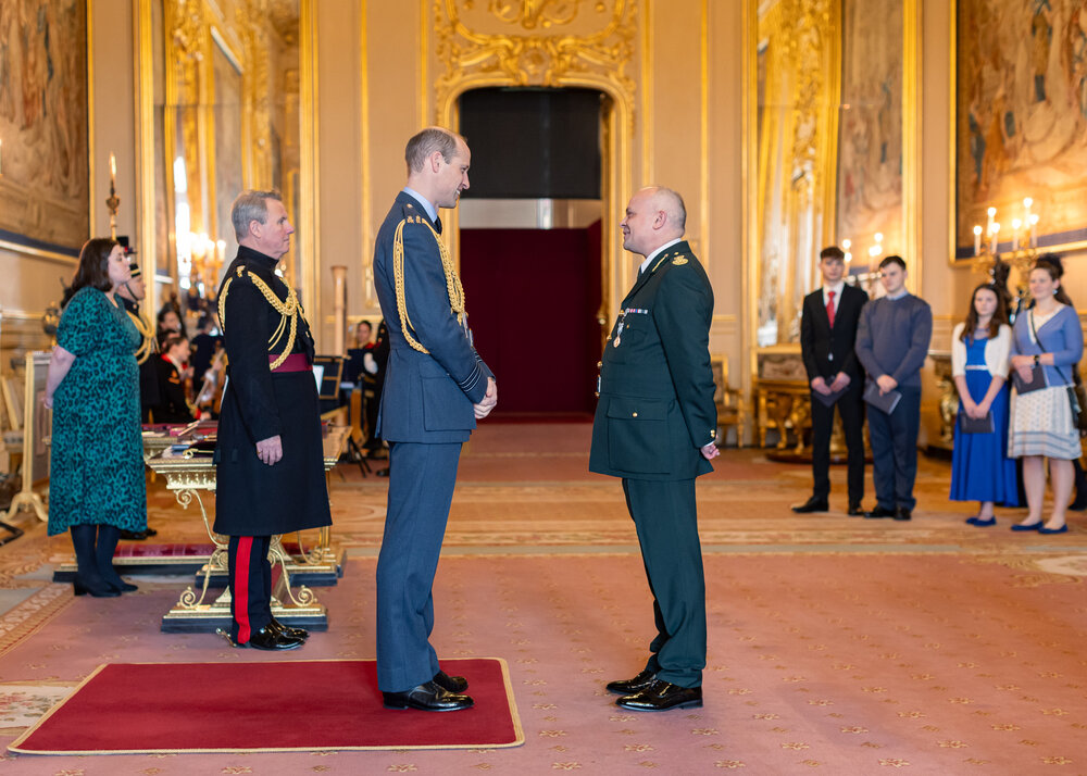 Earlier this month Dr John Martin picked up the prestigious King’s Ambulance Medal for Distinguished Service, presented by @KensingtonRoyal at #WindsorCastle 👏 John was our Chief Paramedic and Deputy CEO, and is now on secondment as @swasFT Chief Executive. 1/2 🔽