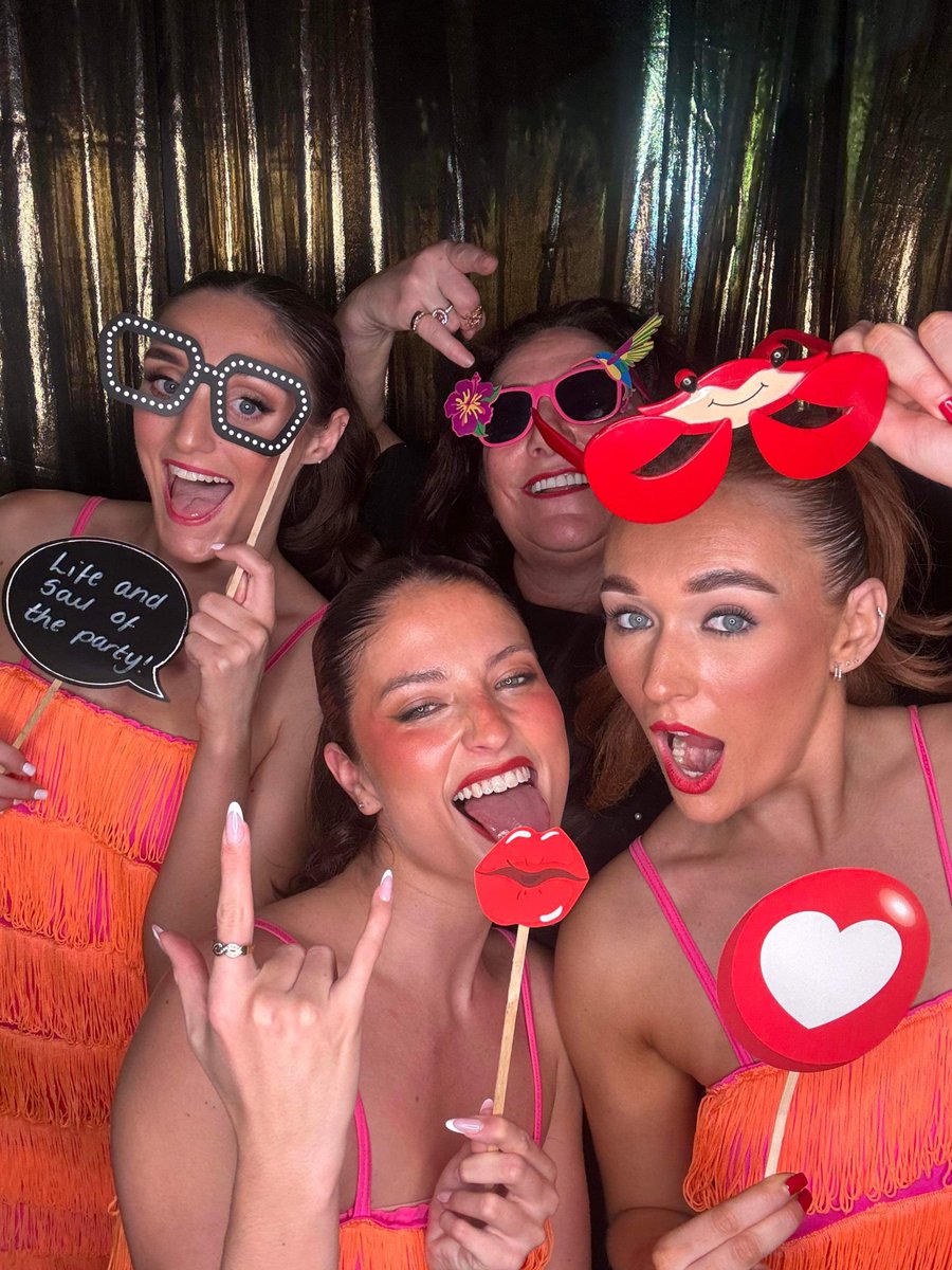 AlreadySortedLd's tweet photo. 📸 Our performers enjoying a turn in our photo booth after their Cabaret show! 📸 

If you used our selfie booth on Saturday please send us your best (or worst😅) picture of you and your friends on either Facebook, Instagram or Twitter (X)! https://t.co/SzMkA3LVGH