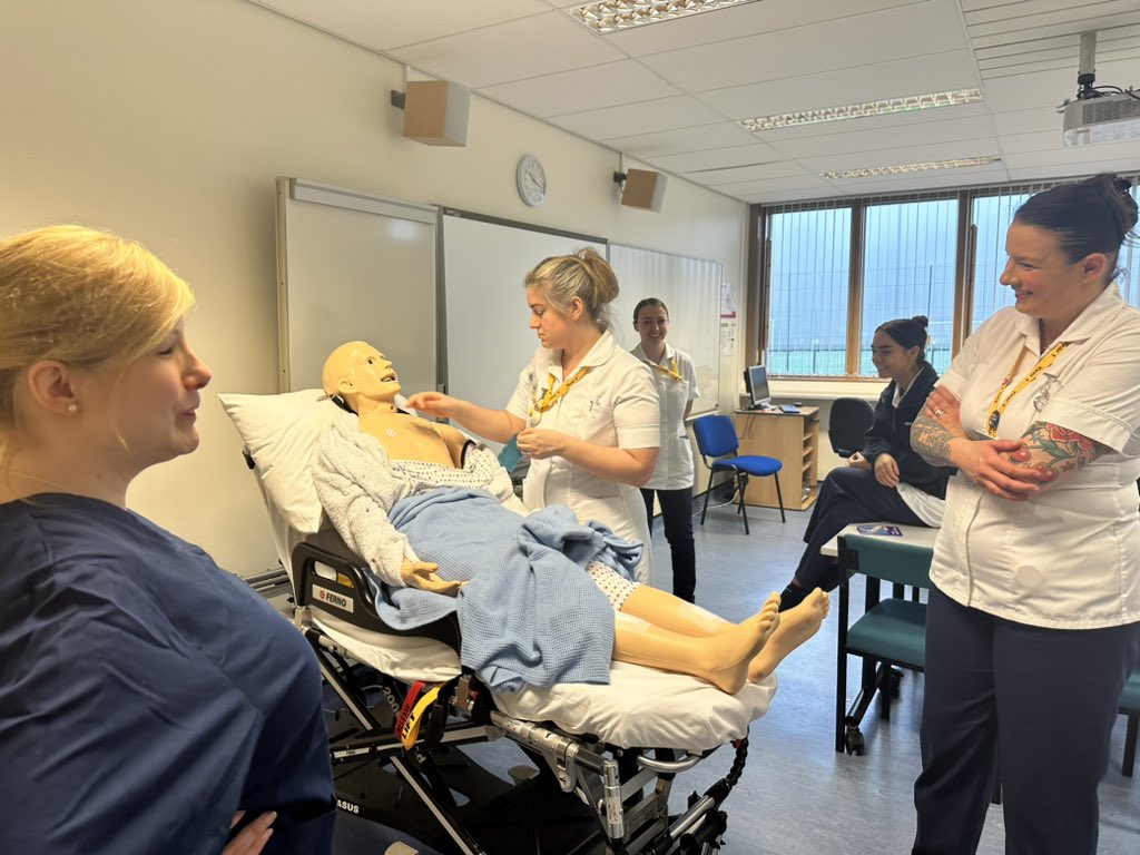 SuzLittle17's tweet photo. Great day with UoC March 23 FdSc Nursing Associate’s completing clinical skills 💉 https://t.co/IByxGZS3gC